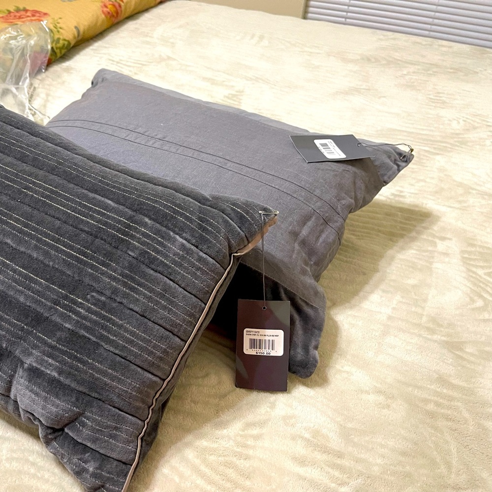 Vera Wang brand new throw pillows-2